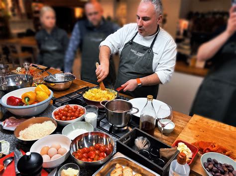 Įvairūs kulinariniai patiekalai paruošti studijoje
