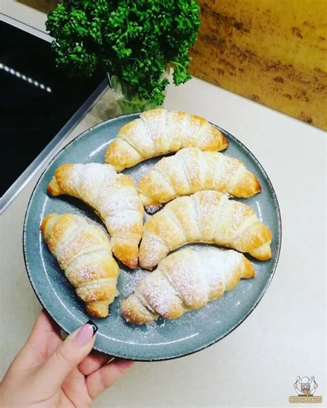 Sluoksniuotos tešlos pyragas su Nutella