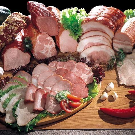 Įvairūs rūkytos mėsos gaminiai