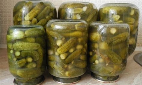 Lentelė su greitų agurkų rauginimo variantais