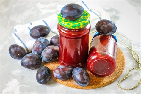 Stiklainiai su slyvų uogiene