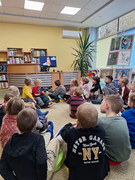 Vaikai puošia meduolius edukacijos metu