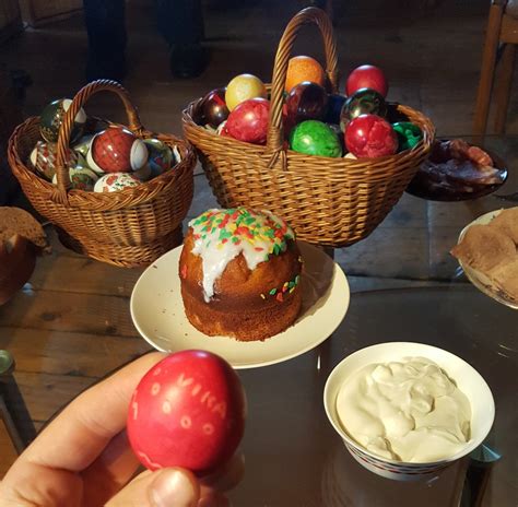 Lenkiška pašventintų Velykų valgių pintinėlė