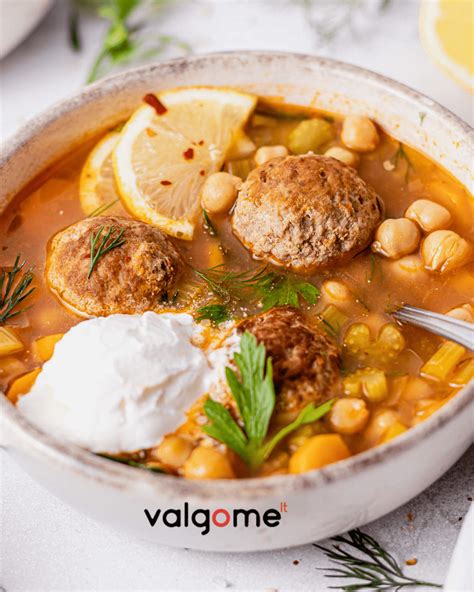 Avinžirnių sriubos ingredientai ir patiekimas