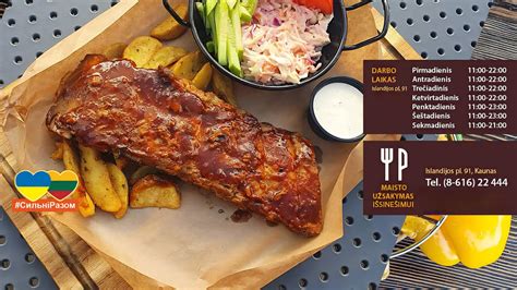 Gaminami BBQ pietūs su įvairiais mėsos ir daržovių patiekalais