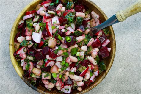 Salotos su pupelėmis ir jautiena