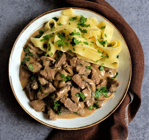 Patiekalas Stroganovo troškinys