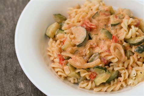 Makaronai su daržovių padažu