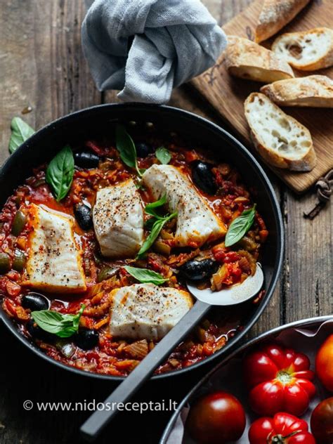 Viduržemio jūros žuvies troškinio ingredientai