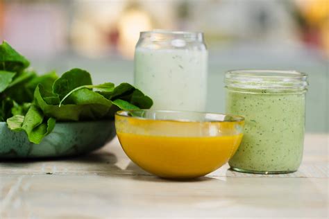 Salotų padažų ingredientų derinimas