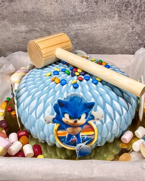 Tortas su superherojų ar automobilių tema berniukui
