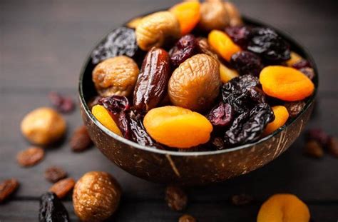 Paįvairinimui: riešutai ir džiovinti vaisiai