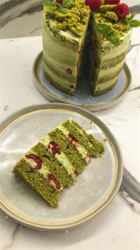 Tortas su špinatais ir avokadu