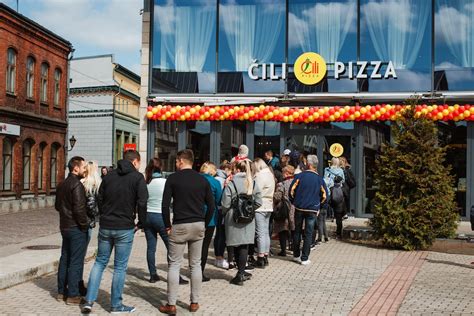 Restorano „Čili Pica“ interjeras su patogiais baldais
