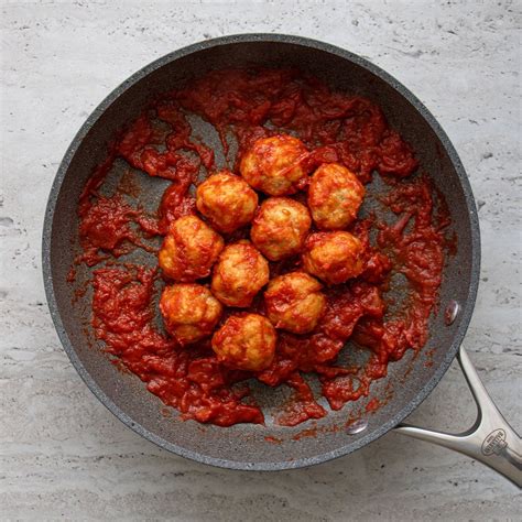 Mėsos kukulių pomidorų padaže