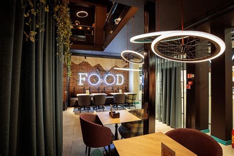 Dodo Pizza restorano interjeras ir virtuvė su gaminimo procesu