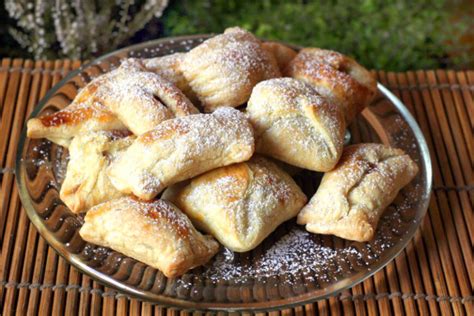 Varškės pyragėliai su sūrio įdaru