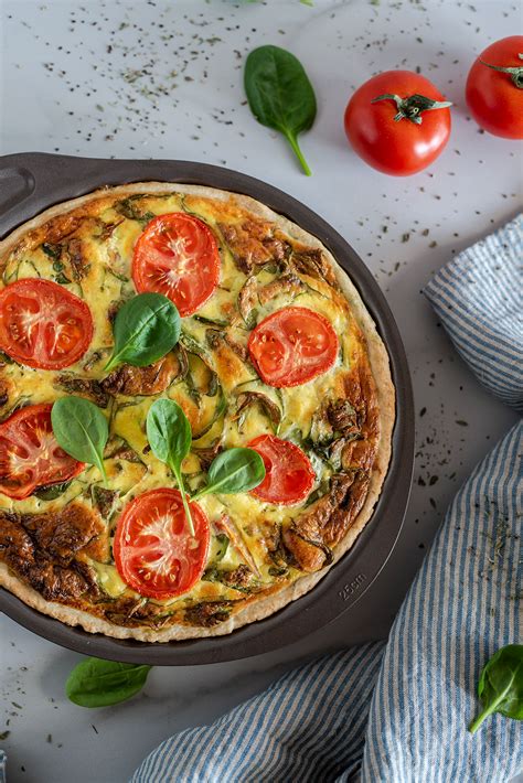 pyragas su pomidorais, špinatais ir varškės sūriu