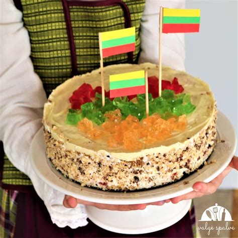 Trispalvės želė sausainių tortas