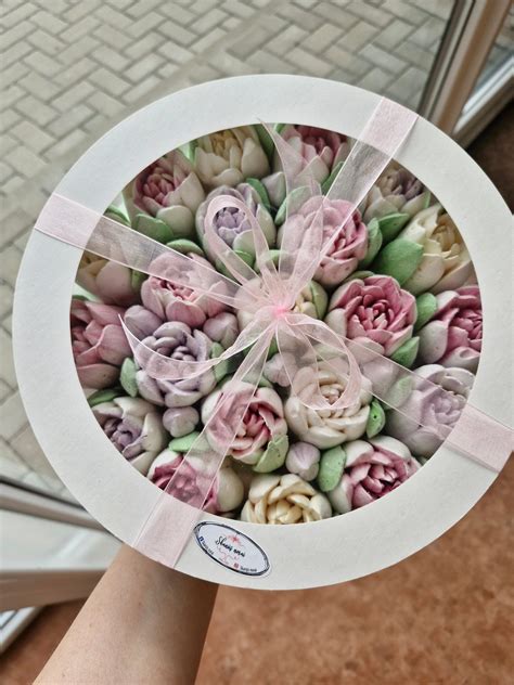 Gėlių formavimas želė torte