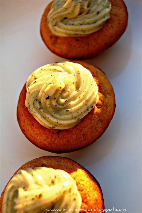 Moliūgų keksiukai su maskarponės kremu