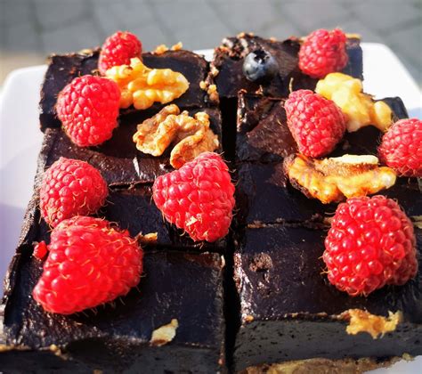 Nekeptas šokoladinis pyragas su avokadu