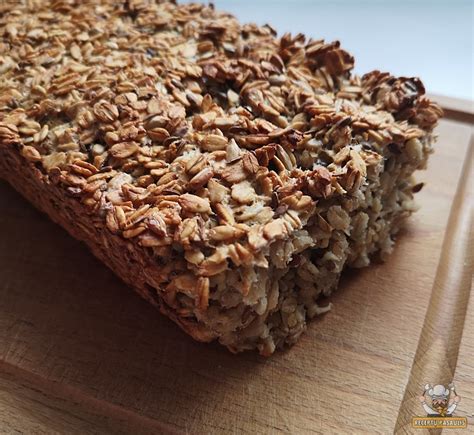 Duona su avižiniais dribsniais ir jogurtu