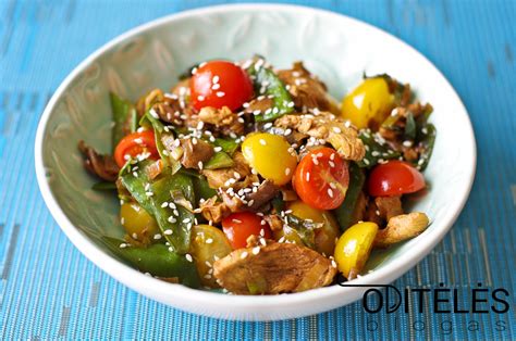 vištienos krūtinėlė su daržovėmis