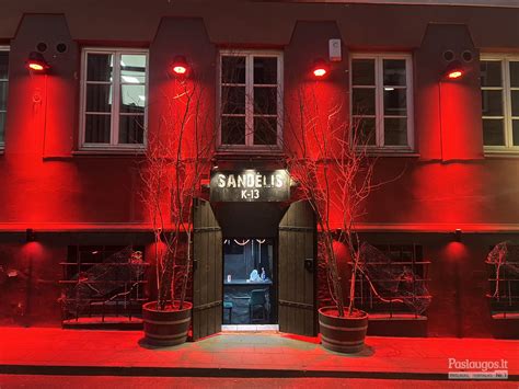 Vilniaus senamiesčio gatvelė su baro 
