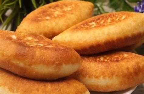 Kepami pyragėliai keptuvėje