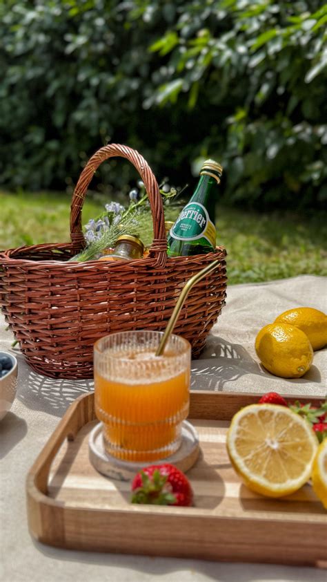 Užkandžiai ir gėrimų derinys su vaisių limonadu
