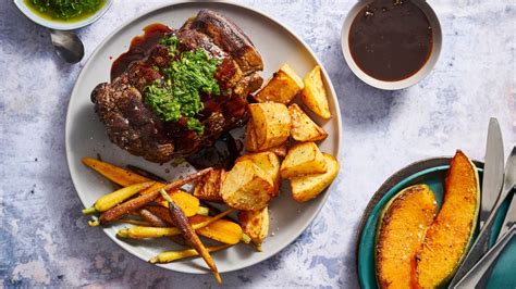 Argentinietiškos asado šventės iliustracija su chimichurri