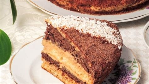 „Chocotorta“ torto sluoksniai su karamelizuotu pienu ir sūriu