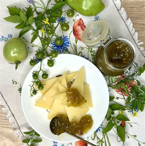 Žalių pomidorų džemas stiklainyje