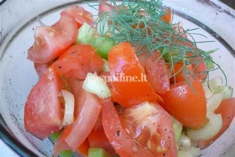 Sveikos daržovių salotos