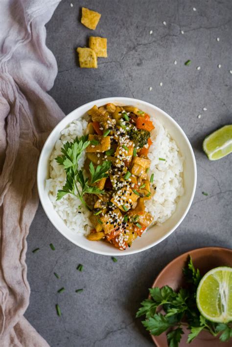 Tofu dubenėlis su daržovėmis ir ryžiais