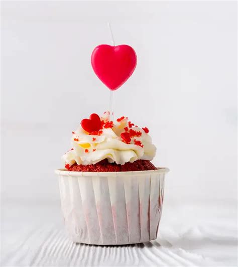 Klasikiniai Red Velvet keksiukai su kreminio sūrio glaistu