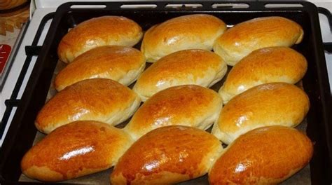 Orkaitėje kepami auksiniai pyragėliai su kopūstais