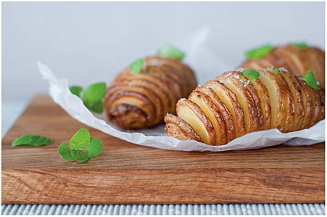 Švediškos bulvės (Hasselback Potatoes) su žolelėmis