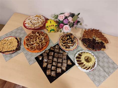 Įvairūs trupininių pyragų variantai