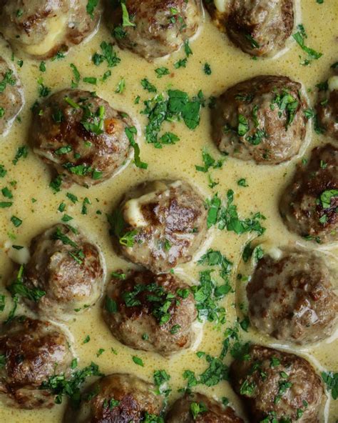 Sūriu įdarytų mėsos kukulių nuotrauka