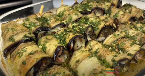 Baklažanų šnicelių kepimas aliejuje