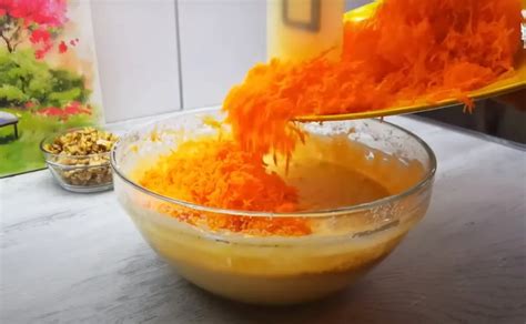 Morkų pyrago recepto ingredientų paruošimas