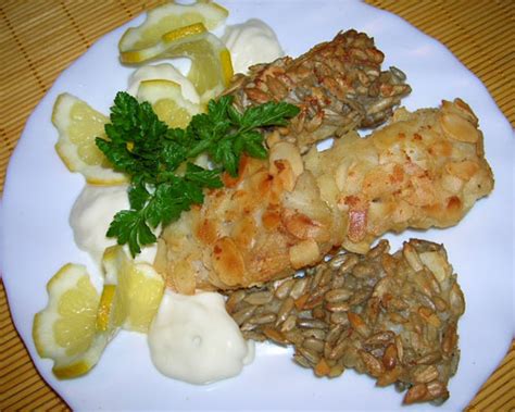 Žuvies patiekalas su riešutų plutele
