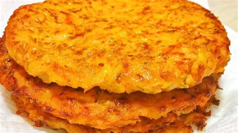 Svogūnų ir kitų pyrago ingredientų kompozicija
