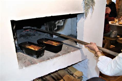 Kugelis, kepamas malkomis kūrenamoje krosnyje