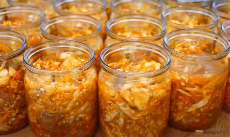 Fermentuojami kopūstai stiklainyje