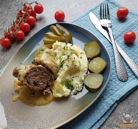 Ingredientai kiaulienos sriubai su farsu ir pupelėmis