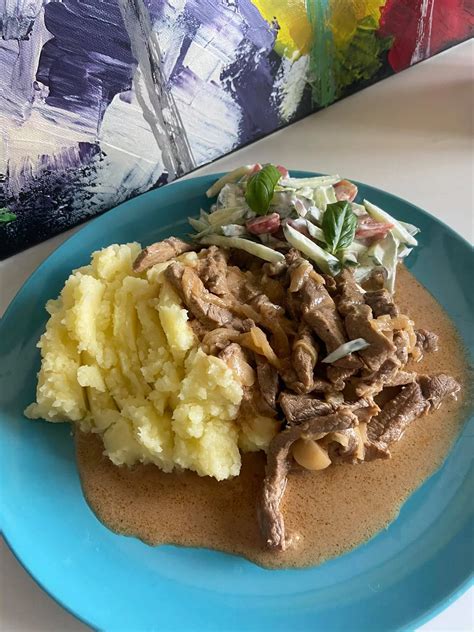 Nuotrauka su jautienos befstrogeno paruošimo etapais