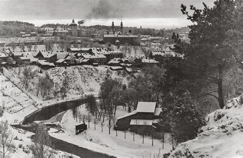 Sakromontės kalno panorama ir urvų būstai